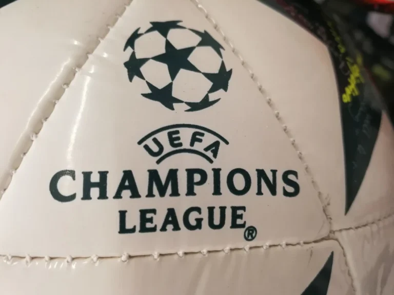 Liga Mistrzów - logo 11 piłka