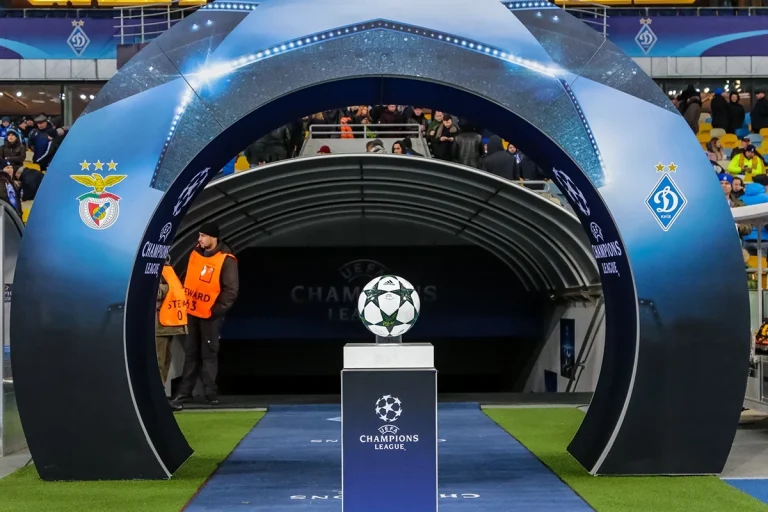 Liga Mistrzów - piłka 5 tunel